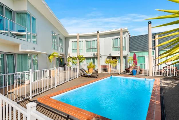 Swimming Pool - Aristototles North Shore Motel