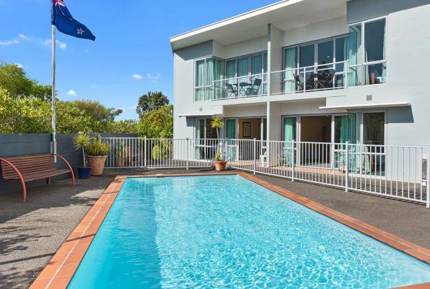 Swimming Pool - Aristototles North Shore Motel