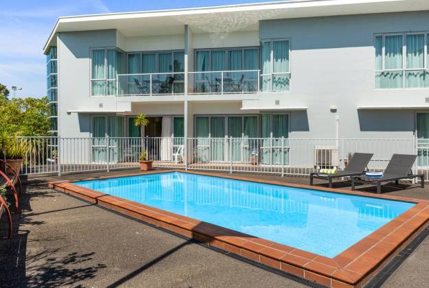 Swimming Pool - Aristototles North Shore Motel