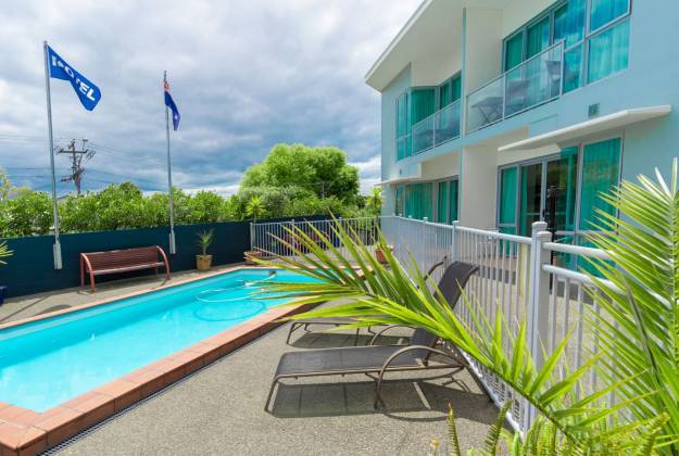 Swimming Pool - Aristototles North Shore Motel